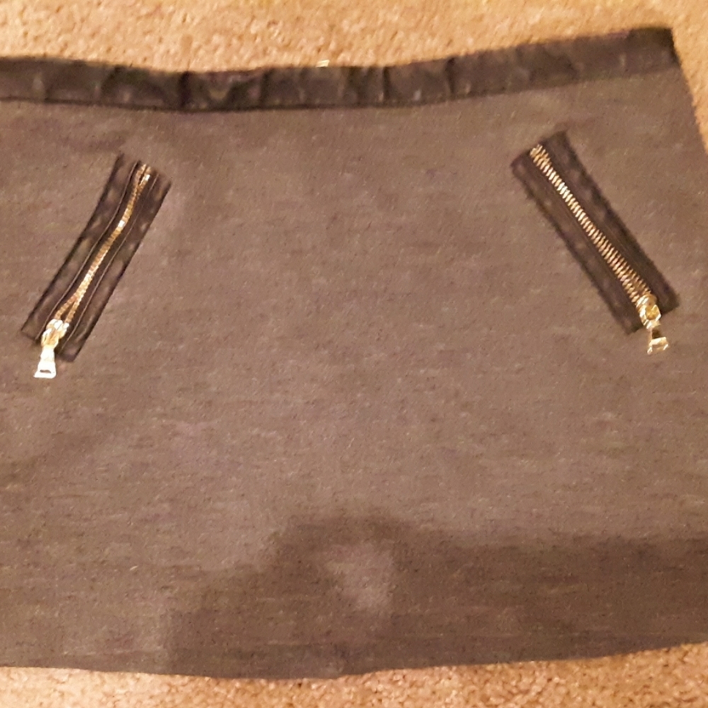 Grey cloth mini skirt